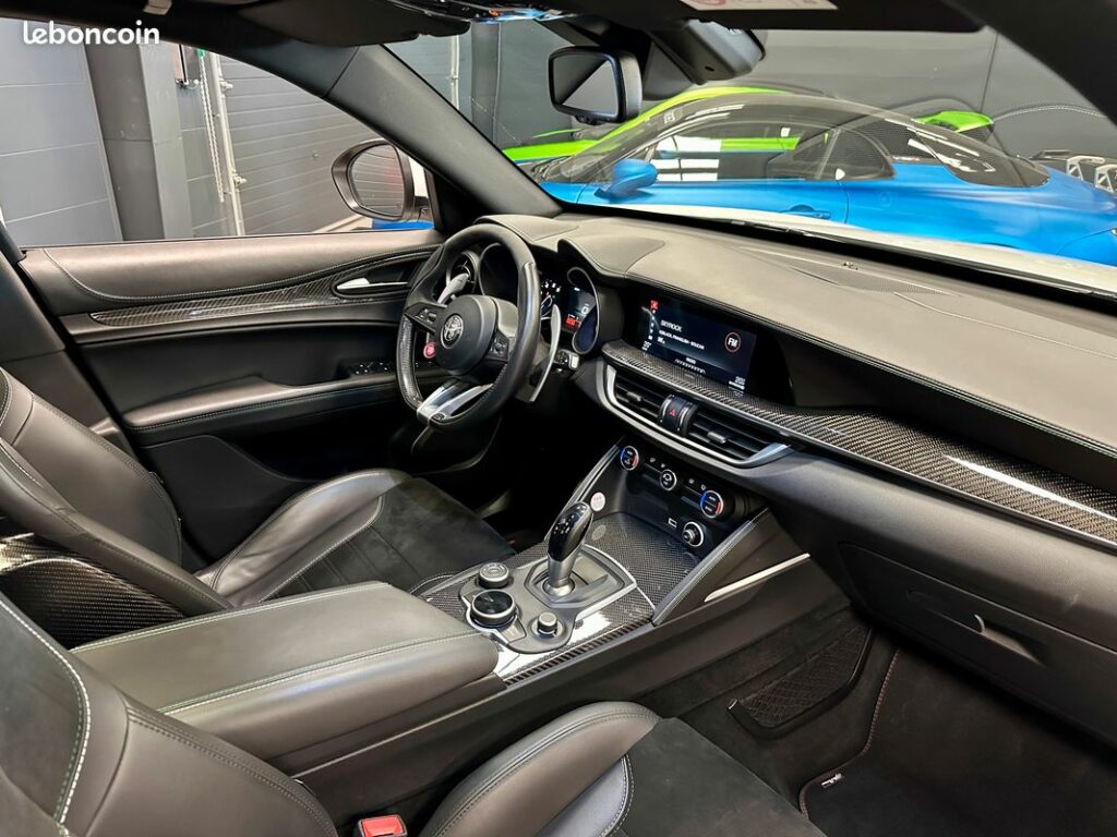Alfa Romeo Stelvio Quadrifoglio — photo 2