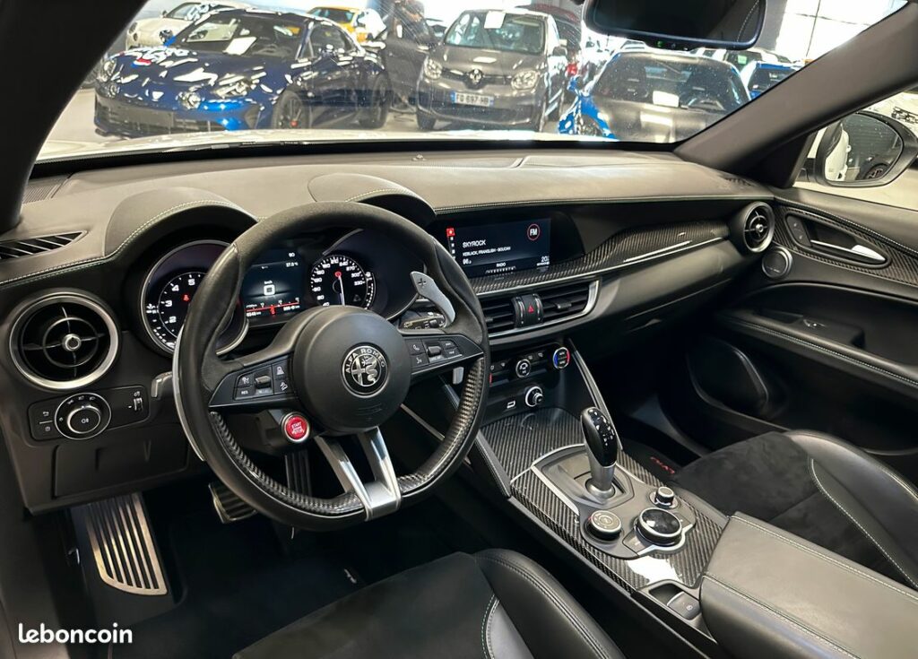 Alfa Romeo Stelvio Quadrifoglio — photo 3