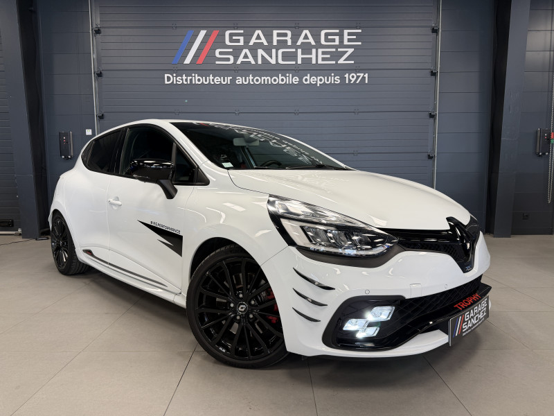 CLIO IV RS Trophy 1.6L 220CV EDC-Black Pack/RS Monitor- Suivi Renault-GAR 12M