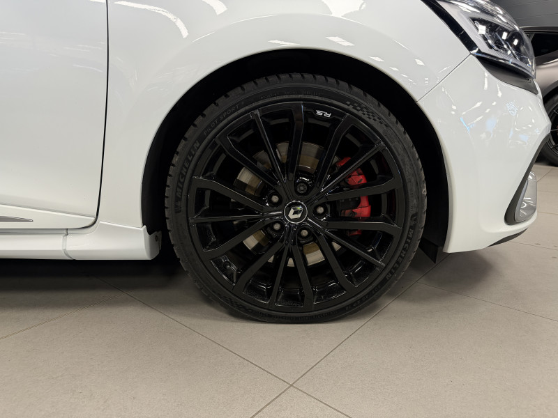 Renault CLIO IV RS Trophy — photo 9