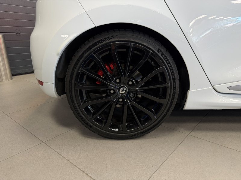 Renault CLIO IV RS Trophy — photo 10
