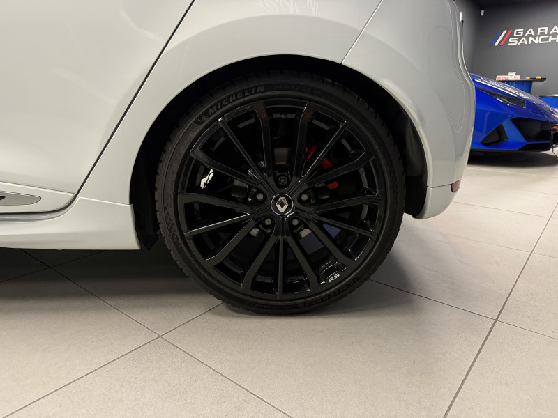 Renault CLIO IV RS Trophy — photo 11