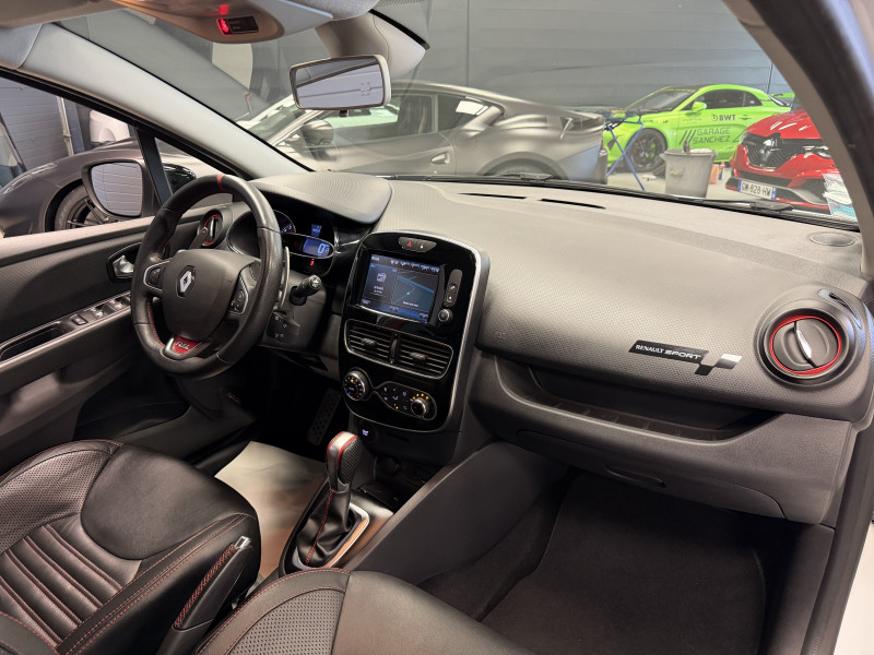 Renault CLIO IV RS Trophy — photo 15