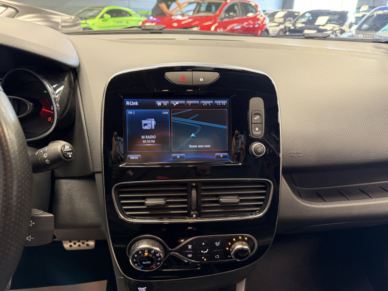 Renault CLIO IV RS Trophy — photo 17