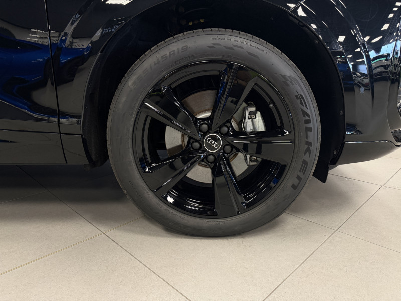 Audi Q3 S Line — photo 10