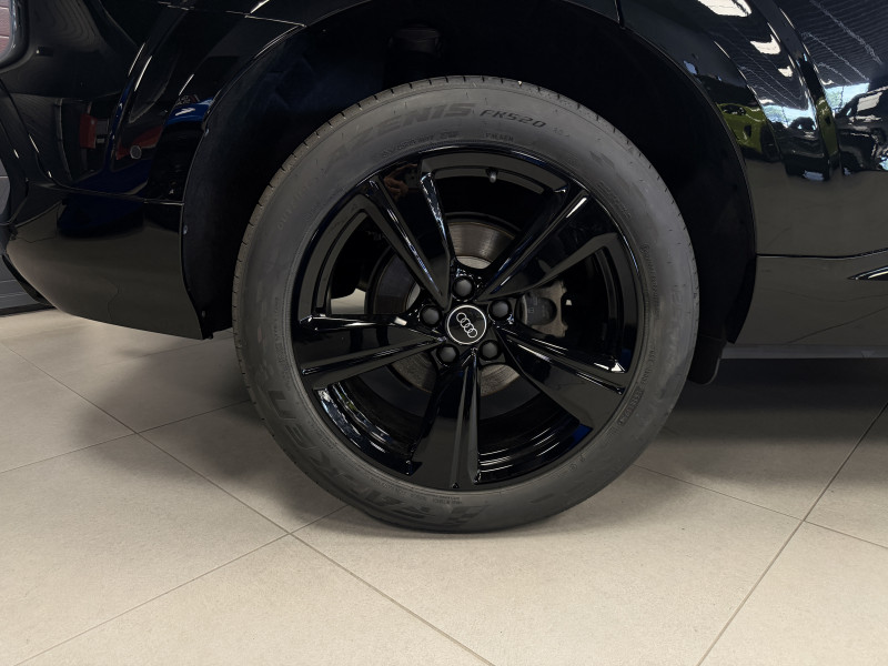 Audi Q3 S Line — photo 11