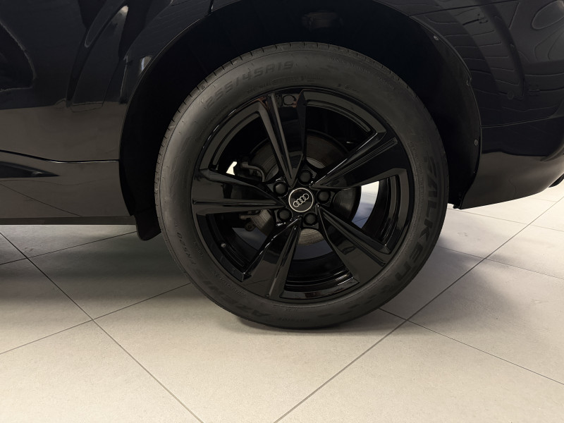 Audi Q3 S Line — photo 12
