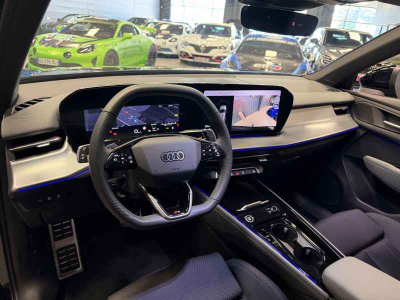 Audi Q3 S Line — photo 16