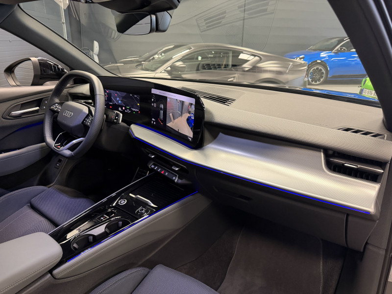 Audi Q3 S Line — photo 17