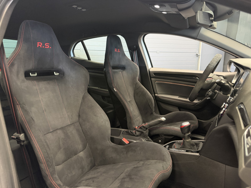 Renault MEGANE IV RS TROPHY-R — photo 14