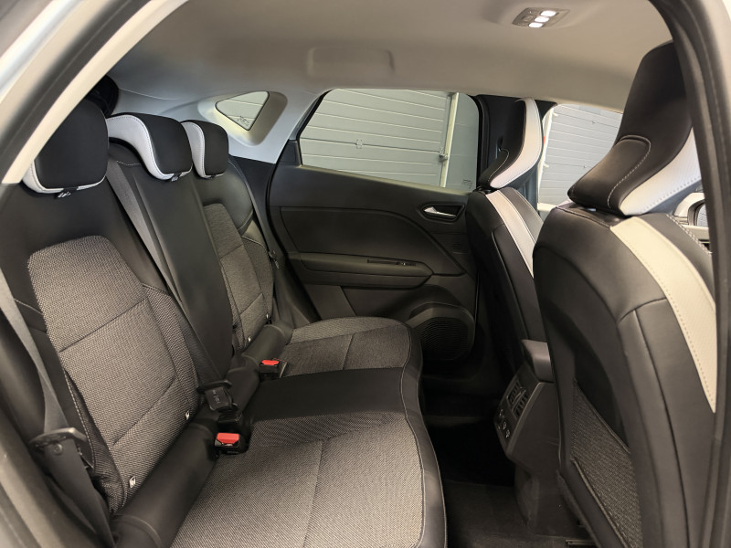 Renault CAPTUR II Intens — photo 17