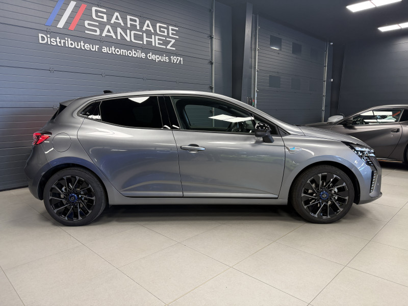 Renault CLIO V Esprit Alpine E-Tech Hybrid — photo 6