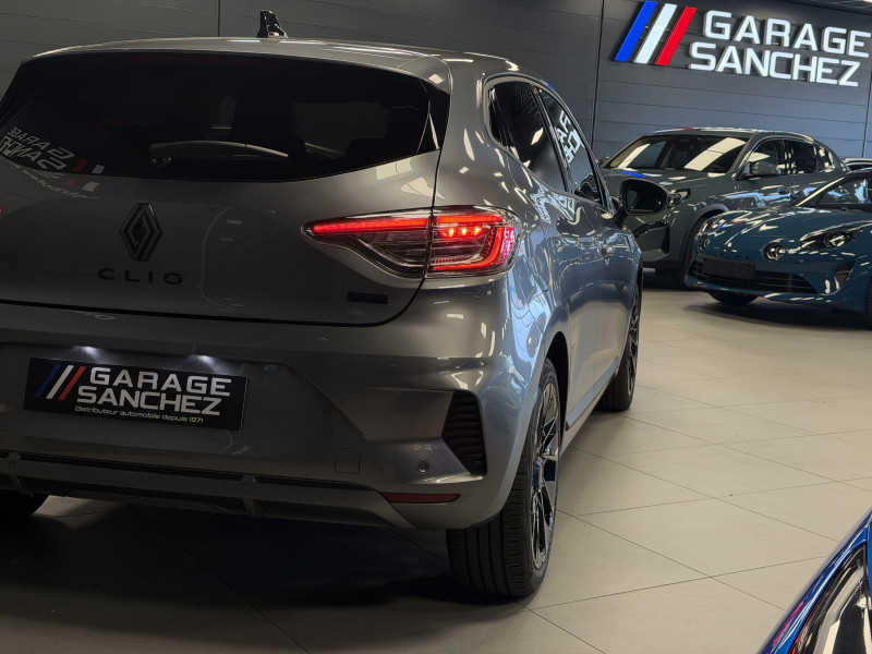Renault CLIO V Esprit Alpine E-Tech Hybrid — photo 8