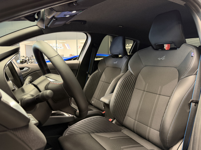 Renault CLIO V Esprit Alpine E-Tech Hybrid — photo 14