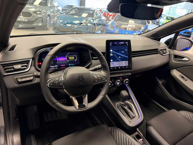 Renault CLIO V Esprit Alpine E-Tech Hybrid — photo 16