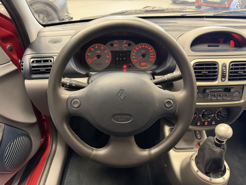 Renault CLIO II — photo 20