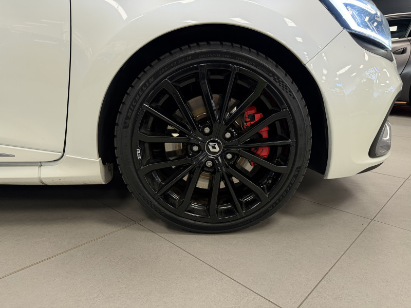 Renault CLIO IV RS Trophy — photo 8