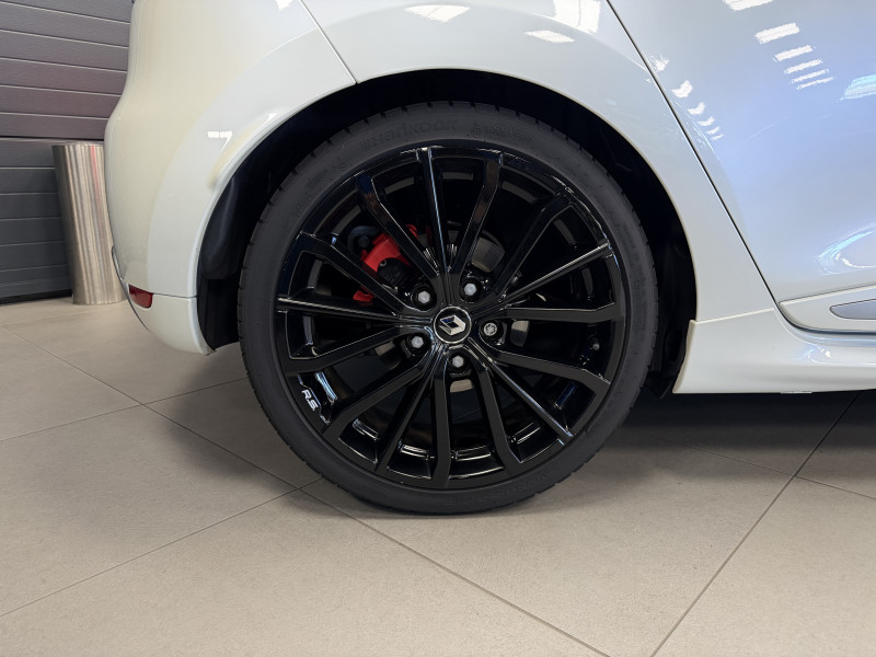 Renault CLIO IV RS Trophy — photo 9