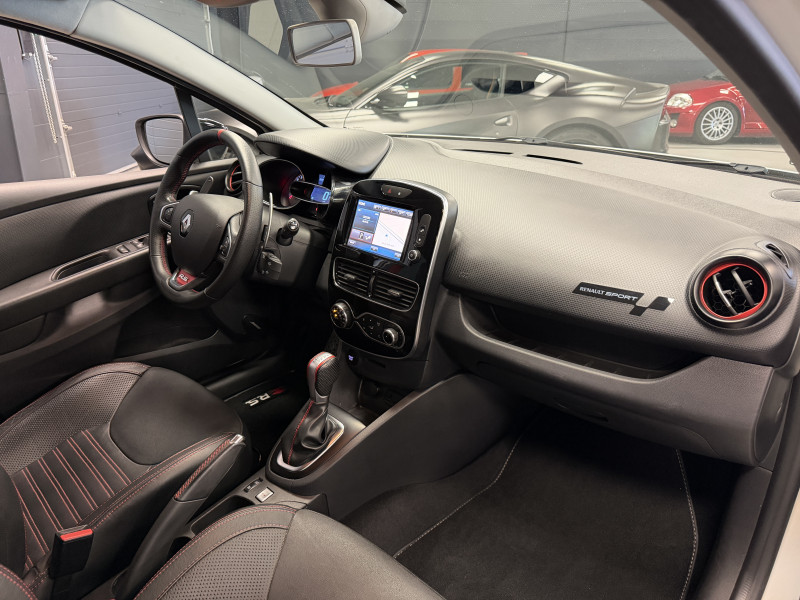 Renault CLIO IV RS Trophy — photo 15