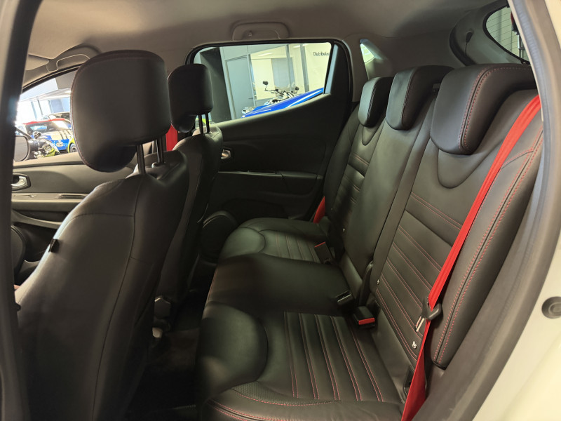 Renault CLIO IV RS Trophy — photo 16