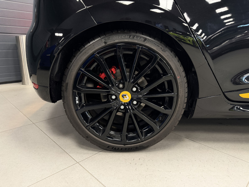 Renault CLIO IV RS 18 — photo 10