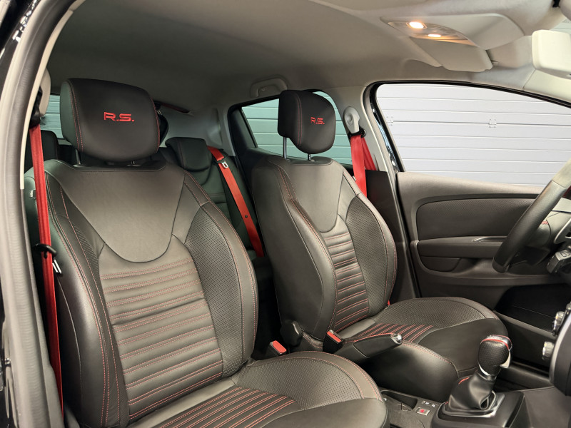 Renault CLIO IV RS 18 — photo 14