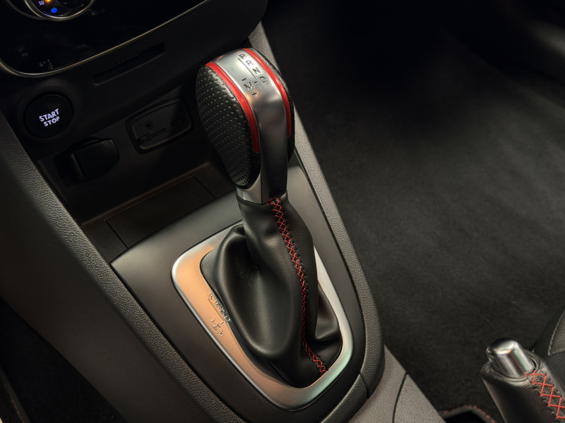 Renault CLIO IV RS 18 — photo 20