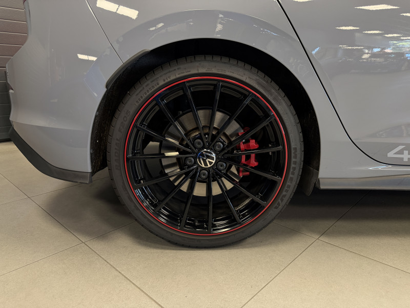 Volkswagen GOLF VIII GTI Clubsport — photo 12
