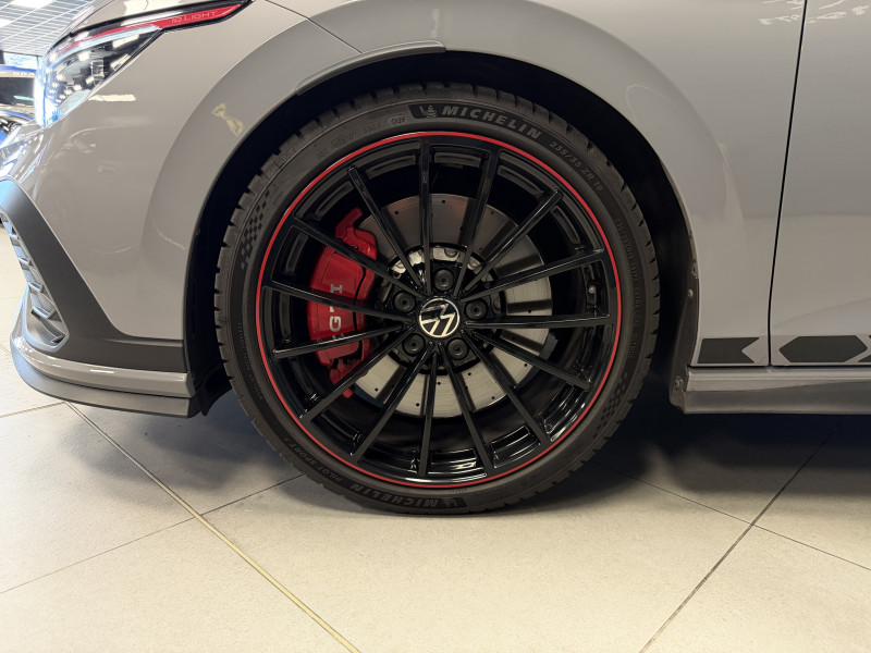 Volkswagen GOLF VIII GTI Clubsport — photo 14