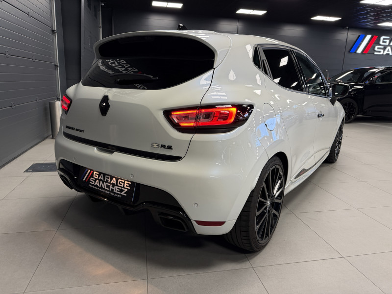 Renault CLIO IV RS Trophy — photo 3
