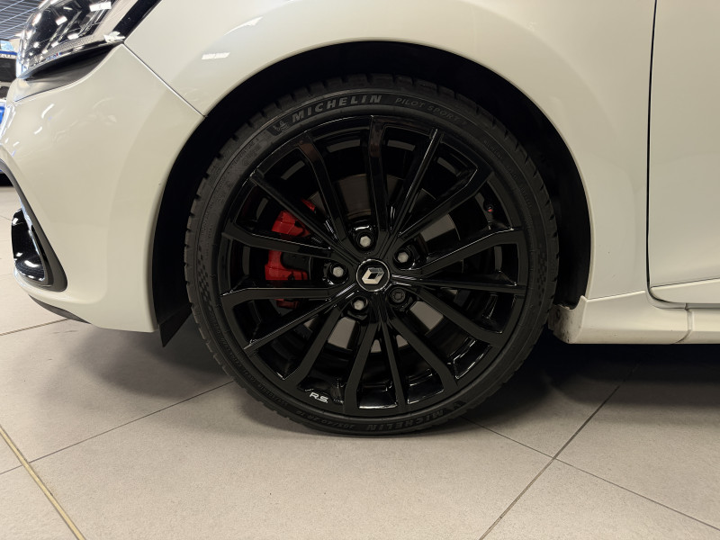 Renault CLIO IV RS Trophy — photo 9