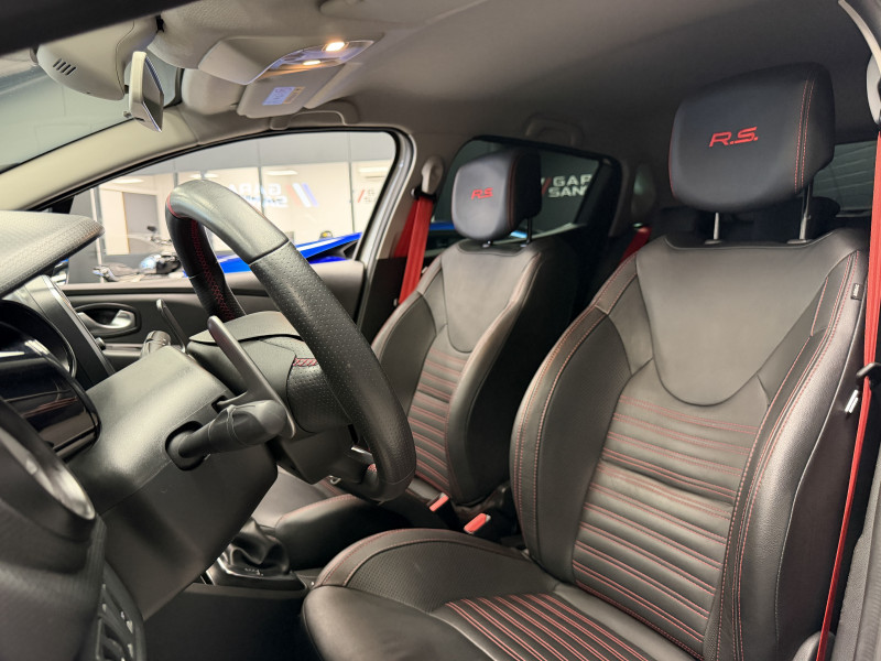 Renault CLIO IV RS Trophy — photo 11