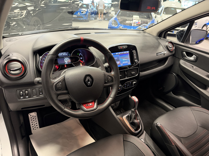 Renault CLIO IV RS Trophy — photo 13