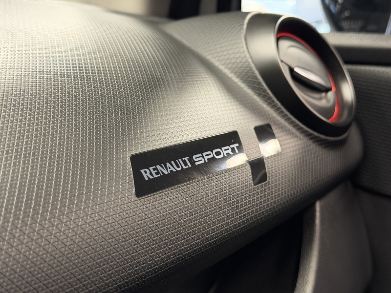 Renault CLIO IV RS Trophy — photo 17