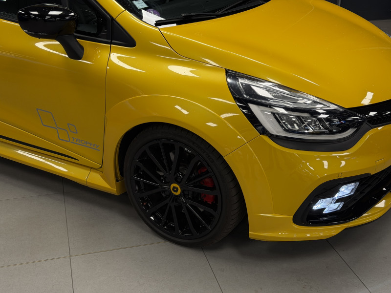 Renault CLIO IV RS Trophy — photo 7