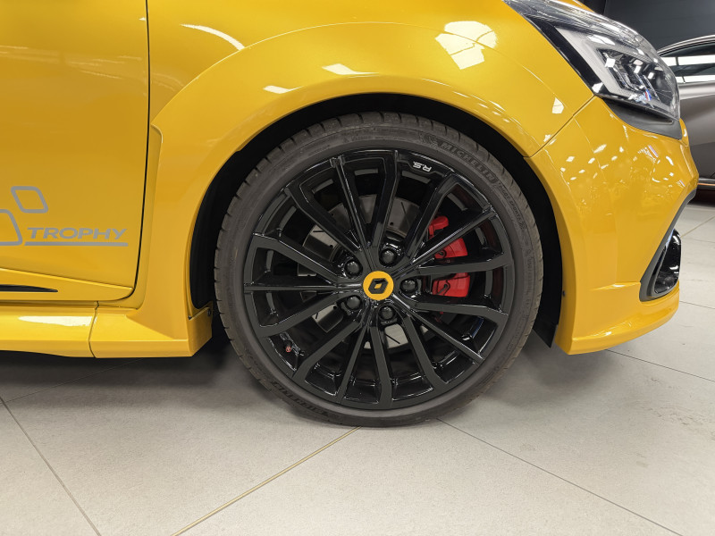Renault CLIO IV RS Trophy — photo 10