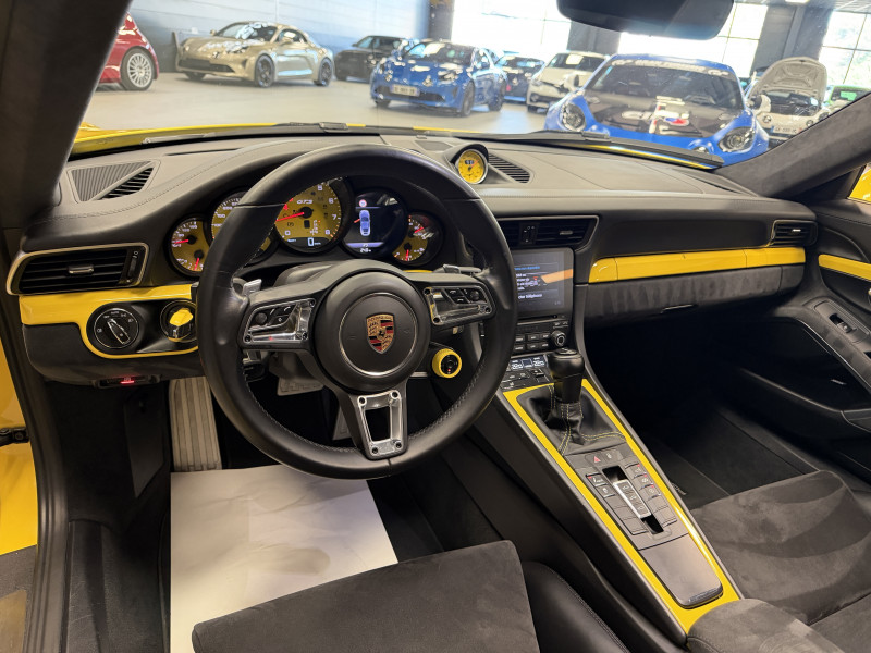 Porsche 911 COUPE (991) Carrera GTS — photo 19