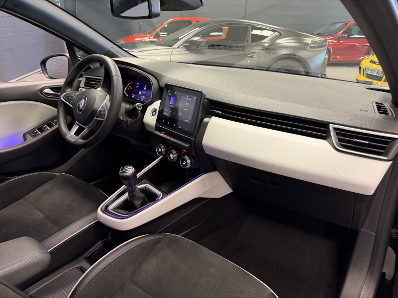 Renault CLIO V Intens — photo 16