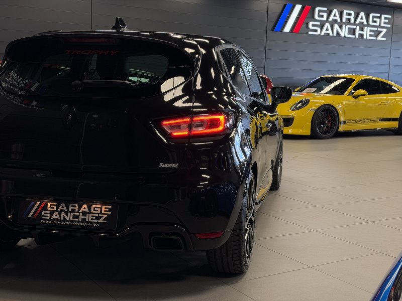 Renault CLIO IV RS18 — photo 8