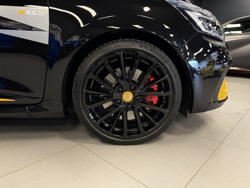 Renault CLIO IV RS18 — photo 9