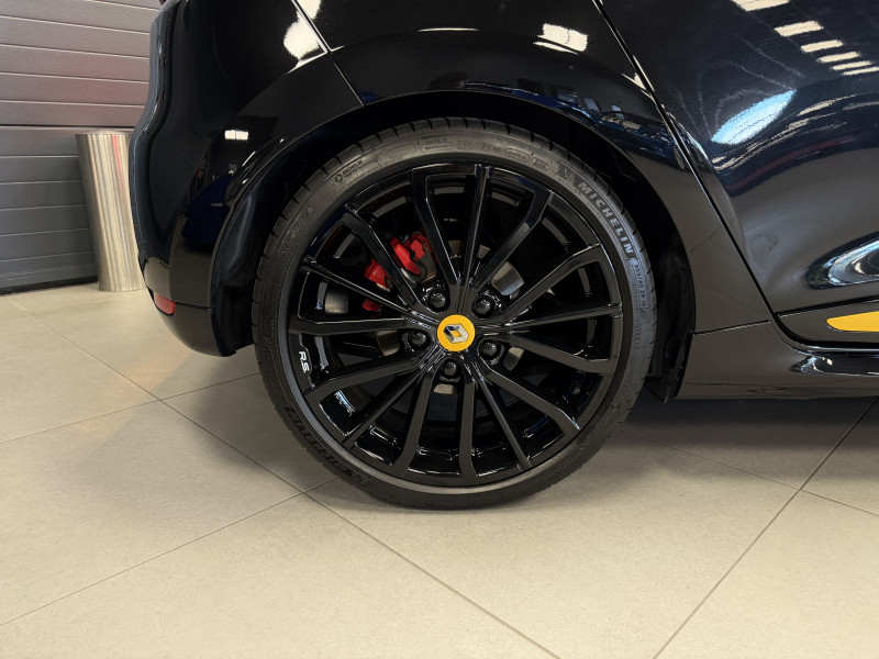 Renault CLIO IV RS18 — photo 10
