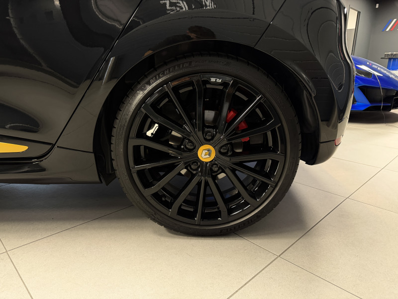 Renault CLIO IV RS18 — photo 11