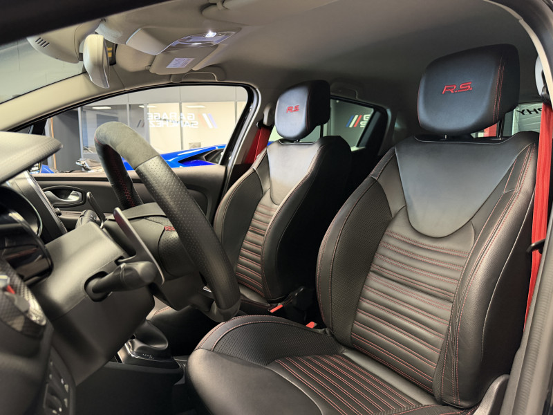 Renault CLIO IV RS18 — photo 13