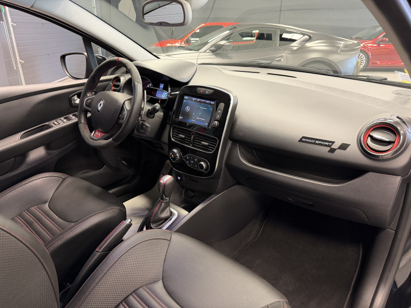 Renault CLIO IV RS18 — photo 16