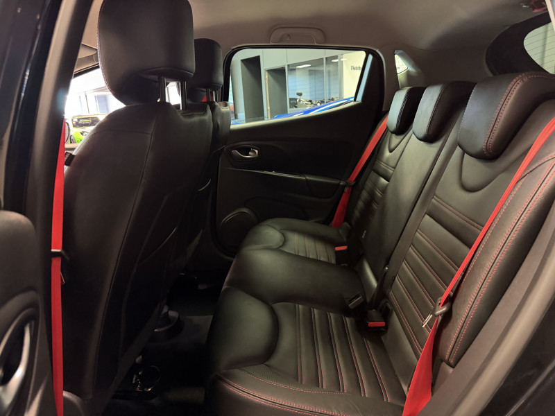 Renault CLIO IV RS18 — photo 17