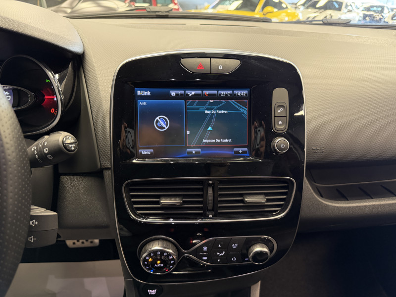 Renault CLIO IV RS18 — photo 19
